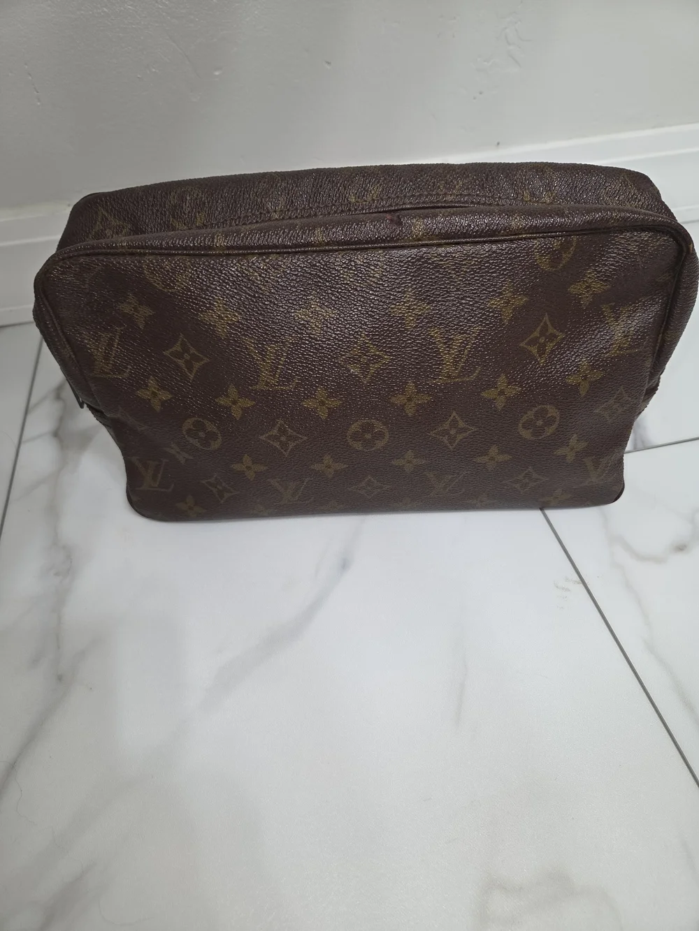 Vintage Authentic Louis Vuitton Monogram Trousse 28 Toiletry Pouch